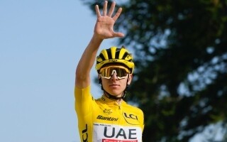 Тадей Погачар снимается с Олимпиады в Париже