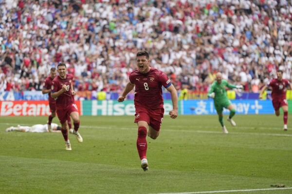 Поздний удар равняет счет для Сербии с Словенией на Евро 2024